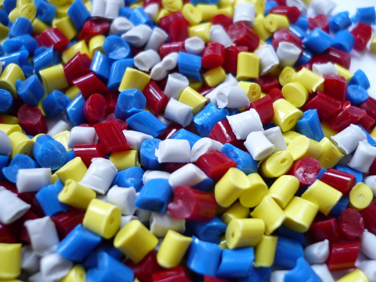 plastic-1061731_1280